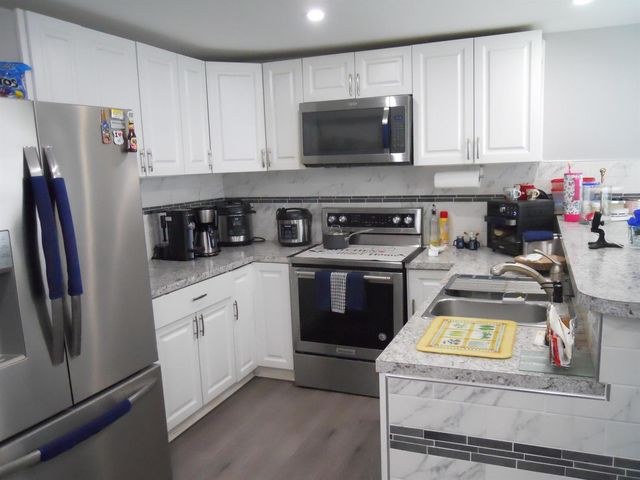 4633 SW 73rd Avenue 17, Davie, FL 33314