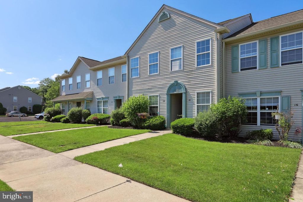 20 FOXGLOVE DR, DELRAN, NJ 08075 — photo 2