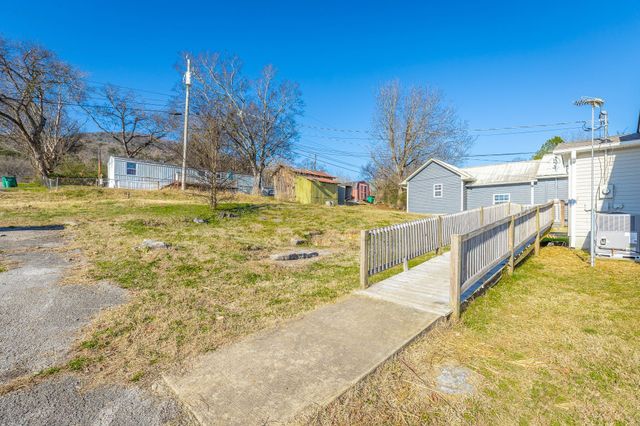 1318 S Cedar Ave, South Pittsburg, TN 37380