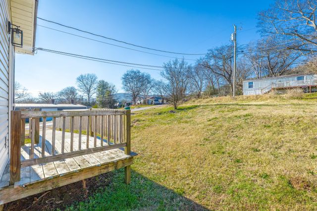 1318 S Cedar Ave, South Pittsburg, TN 37380