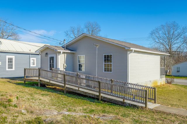 1318 S Cedar Ave, South Pittsburg, TN 37380