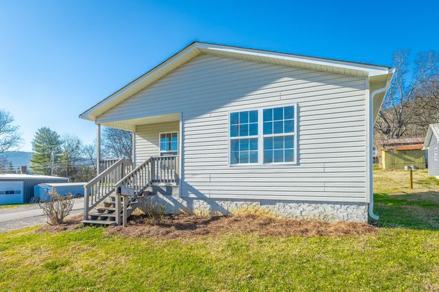 1318 S Cedar Ave, South Pittsburg, TN 37380