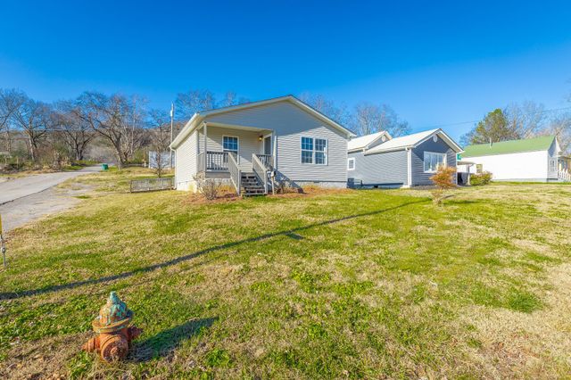 1318 S Cedar Ave, South Pittsburg, TN 37380
