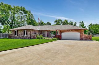 2534 S Yellowstone Cir, Wichita, KS 67215