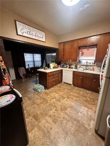 629 W Yoakum Ave, Kingsville, TX 78363