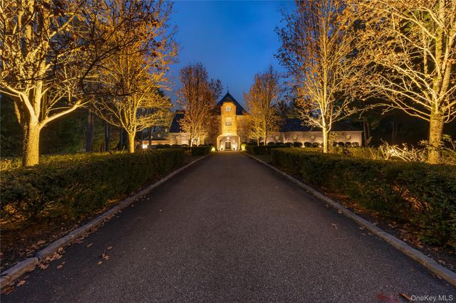 8 Serenite Lane, Muttontown, NY 11791