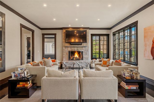 8 Serenite Lane, Muttontown, NY 11791