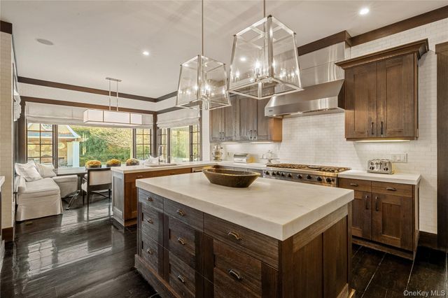 8 Serenite Lane, Muttontown, NY 11791