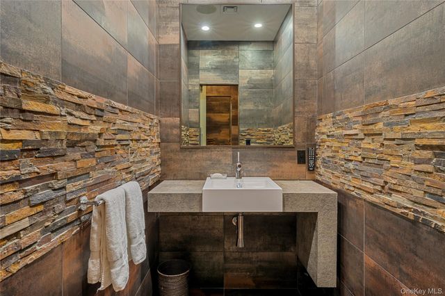 8 Serenite Lane, Muttontown, NY 11791