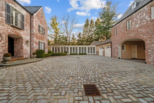 8 Serenite Lane, Muttontown, NY 11791