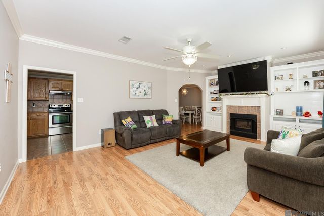 26565 Parkwood Dr, Denham Springs, LA 70726