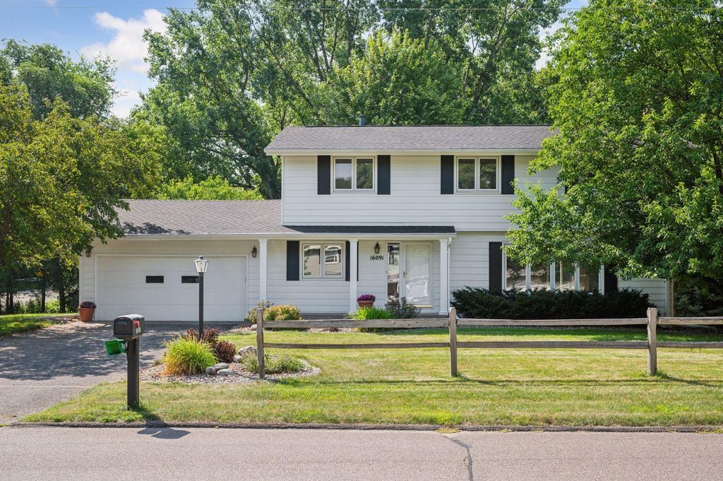 16091 Highwood Drive, Minnetonka, MN 55345