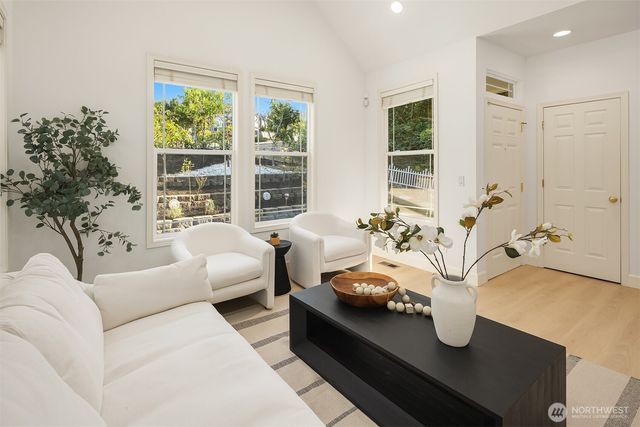 16255 SE 66th St, Bellevue, WA 98006