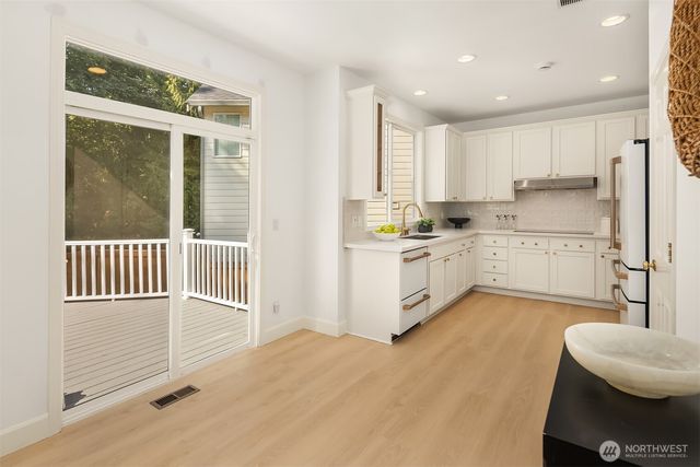 16255 SE 66th St, Bellevue, WA 98006