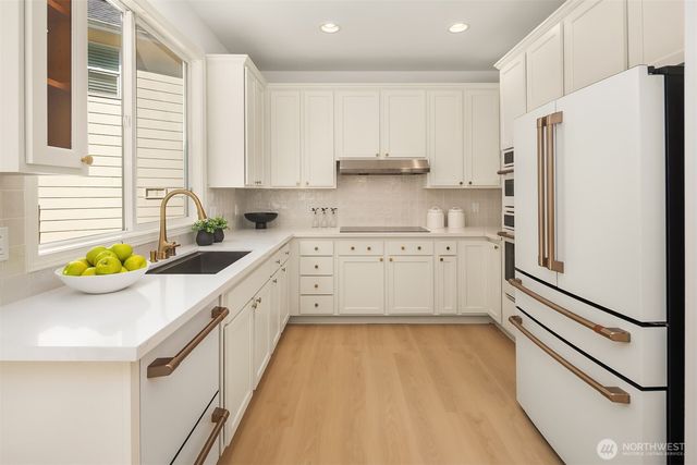 16255 SE 66th St, Bellevue, WA 98006