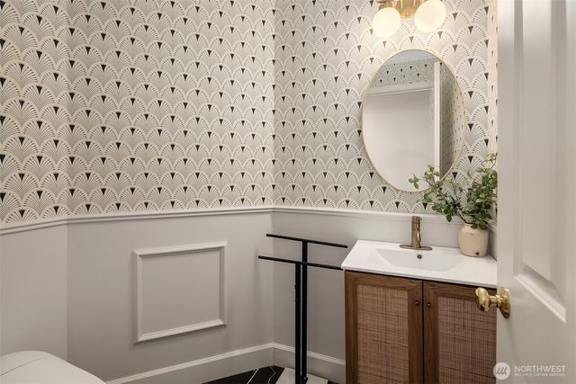 16255 SE 66th St, Bellevue, WA 98006