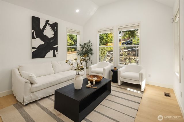 16255 SE 66th St, Bellevue, WA 98006