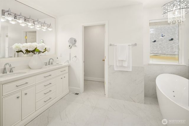 16255 SE 66th St, Bellevue, WA 98006