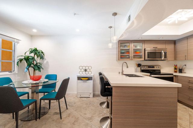 500 E Amado Road 106, Palm Springs, CA 92262