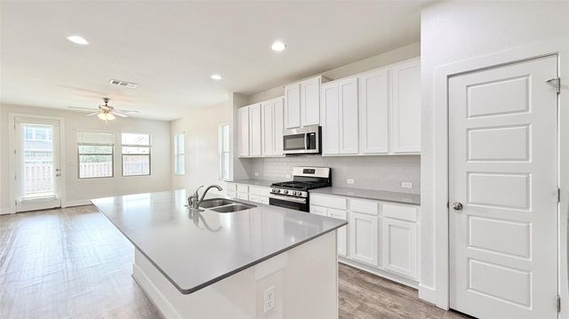 600 Golden Glory RD, Leander, TX 78641