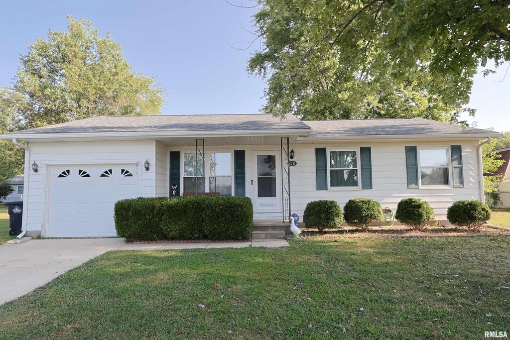 Image 1 of property listing at 118 WESTPORT, Salem, IL 62881