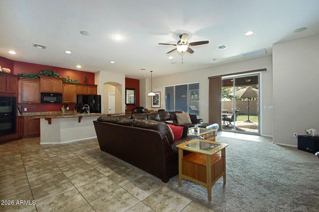 2011 W SPUR Drive, Phoenix, AZ 85085