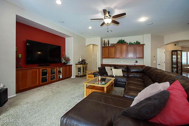 2011 W SPUR Drive, Phoenix, AZ 85085