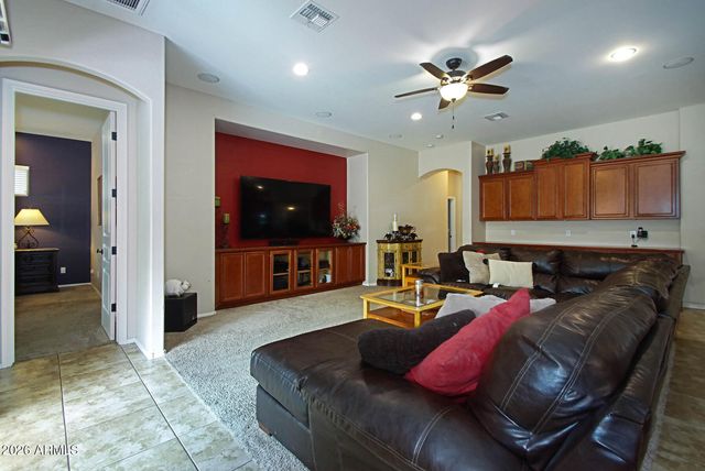 2011 W SPUR Drive, Phoenix, AZ 85085