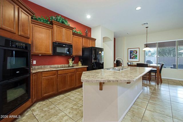 2011 W SPUR Drive, Phoenix, AZ 85085