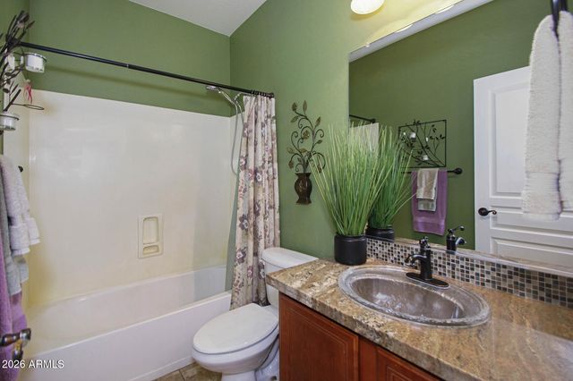 2011 W SPUR Drive, Phoenix, AZ 85085