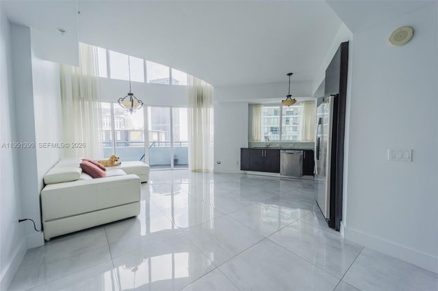 60 SW 13th St 3424, Miami, FL 33130