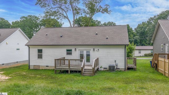 240 Stone Avenue, Woodruff, SC 29388
