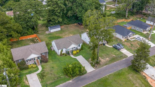 240 Stone Avenue, Woodruff, SC 29388