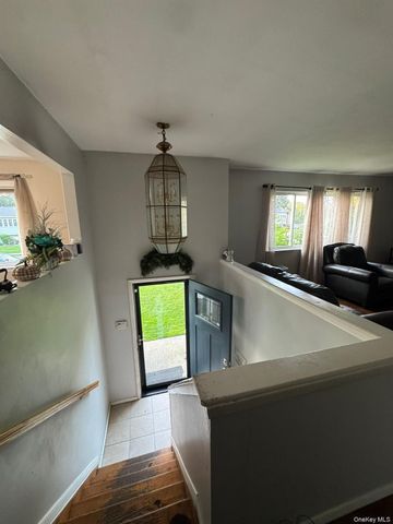 2 Mortell Court, Babylon, NY 11726