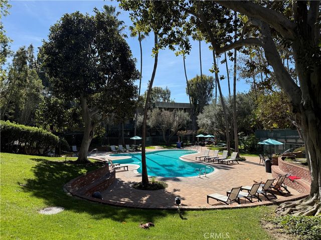 576 N Bellflower Boulevard 236, Long Beach, CA 90814