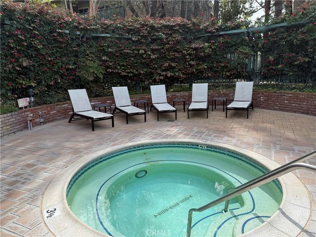 576 N Bellflower Boulevard 236, Long Beach, CA 90814