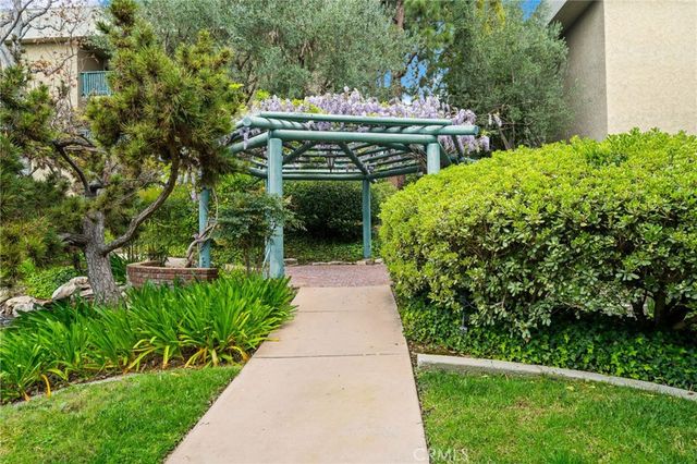 576 N Bellflower Boulevard 236, Long Beach, CA 90814