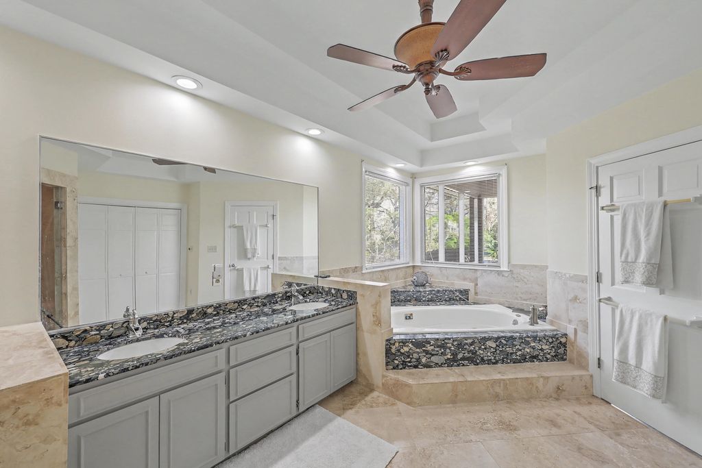 Image 13 of property listing at 1417 Eagle Landing Boulevard, Hanahan, SC 29410