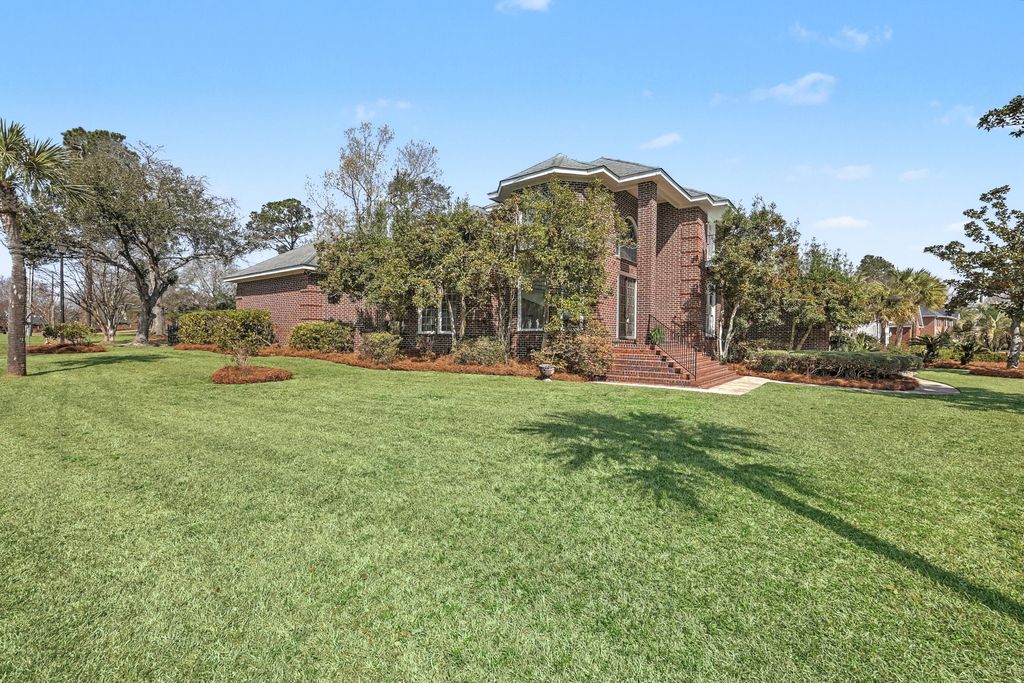 Image 2 of property listing at 1417 Eagle Landing Boulevard, Hanahan, SC 29410