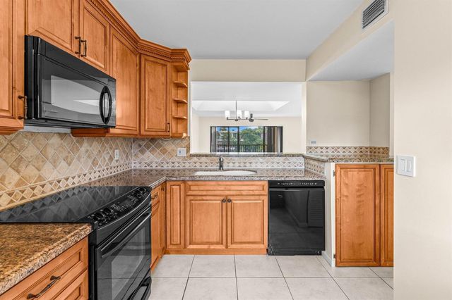 210 Captains Walk 711, Delray Beach, FL 33483