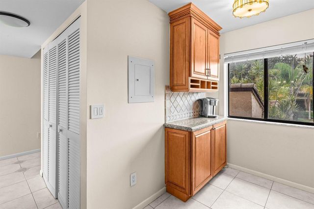 210 Captains Walk 711, Delray Beach, FL 33483