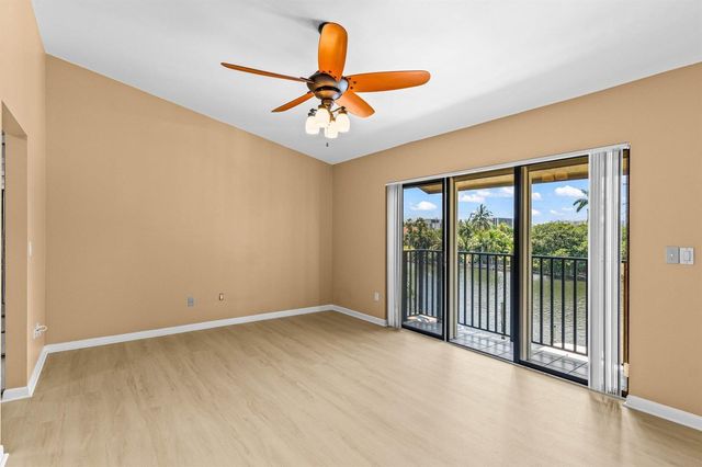 210 Captains Walk 711, Delray Beach, FL 33483