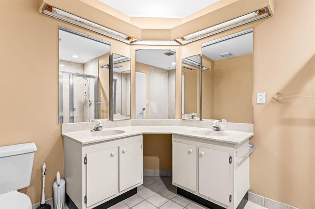 210 Captains Walk 711, Delray Beach, FL 33483