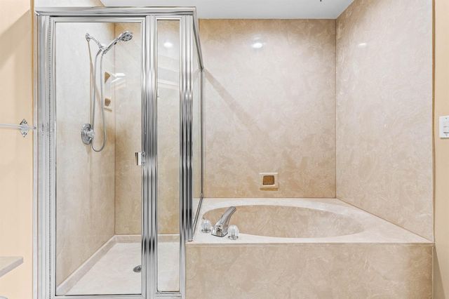 210 Captains Walk 711, Delray Beach, FL 33483