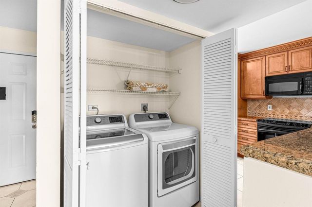 210 Captains Walk 711, Delray Beach, FL 33483