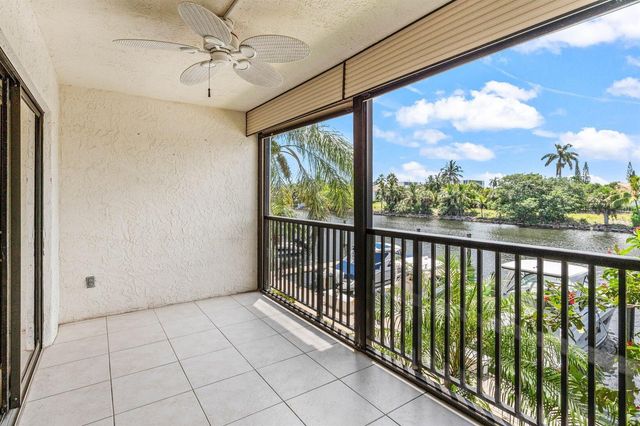 210 Captains Walk 711, Delray Beach, FL 33483