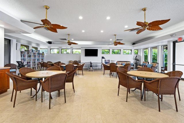 210 Captains Walk 711, Delray Beach, FL 33483