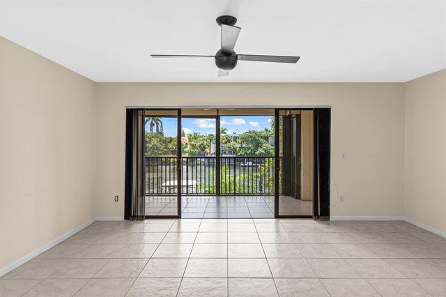 210 Captains Walk 711, Delray Beach, FL 33483