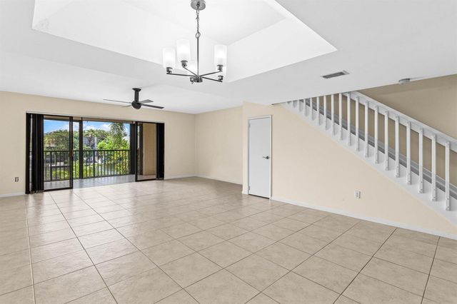 210 Captains Walk 711, Delray Beach, FL 33483