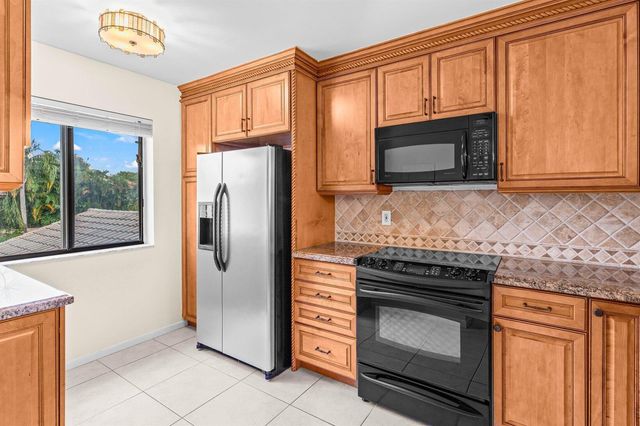 210 Captains Walk 711, Delray Beach, FL 33483
